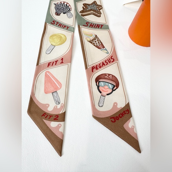 HERMES TWILLY NEW IN BOX. - Picture 7 of 16